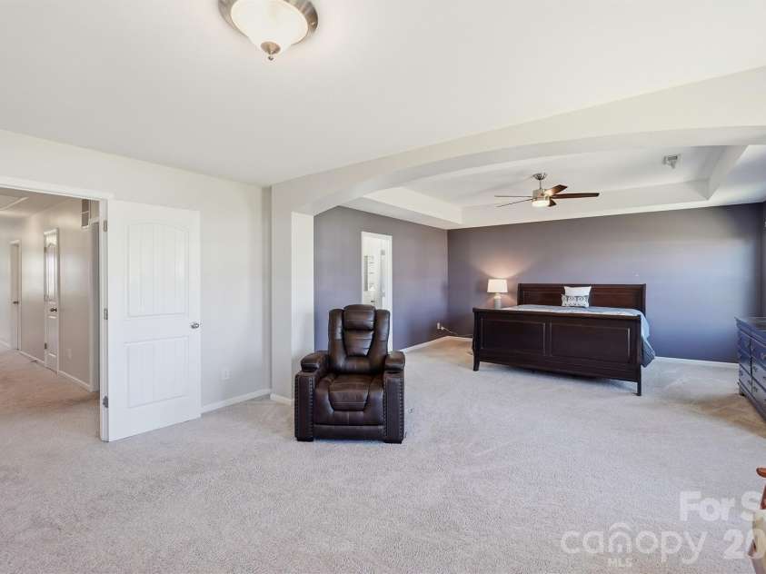 13507 David Jennings Avenue, Charlotte, NC 28213.  MLS# CAR4429756, YatesRealty ID 54215. Oversized Primary Retreat