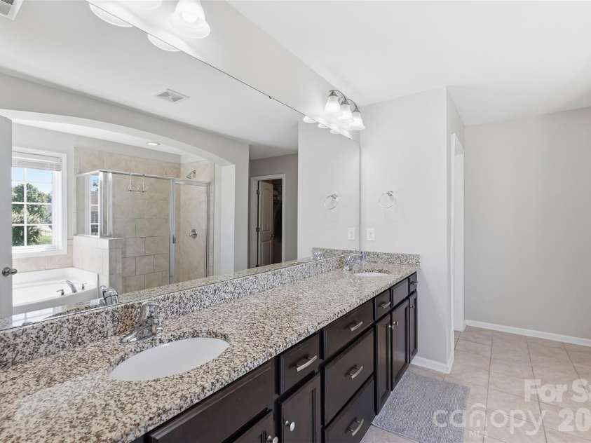13507 David Jennings Avenue, Charlotte, NC 28213.  MLS# CAR4429756, YatesRealty ID 54215. Primary Bathroom Suite