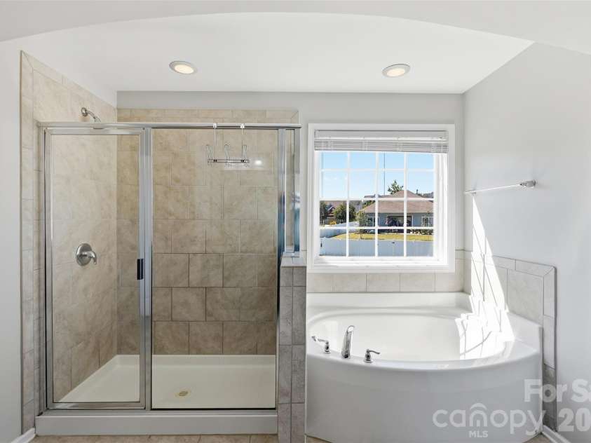 13507 David Jennings Avenue, Charlotte, NC 28213.  MLS# CAR4429756, YatesRealty ID 54215. Primary Bathroom Suite