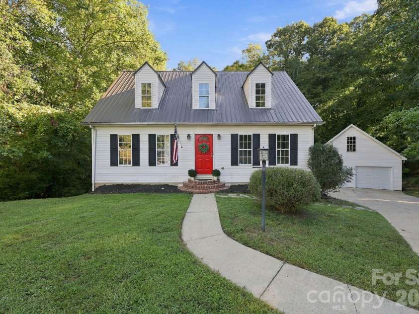 205 Colonial Avenue, Concord, NC 28025.  MLS# CAR4430236, YatesRealty ID 54217. 