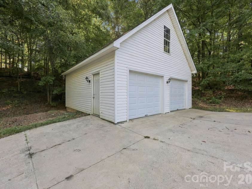 205 Colonial Avenue, Concord, NC 28025.  MLS# CAR4430236, YatesRealty ID 54217. 