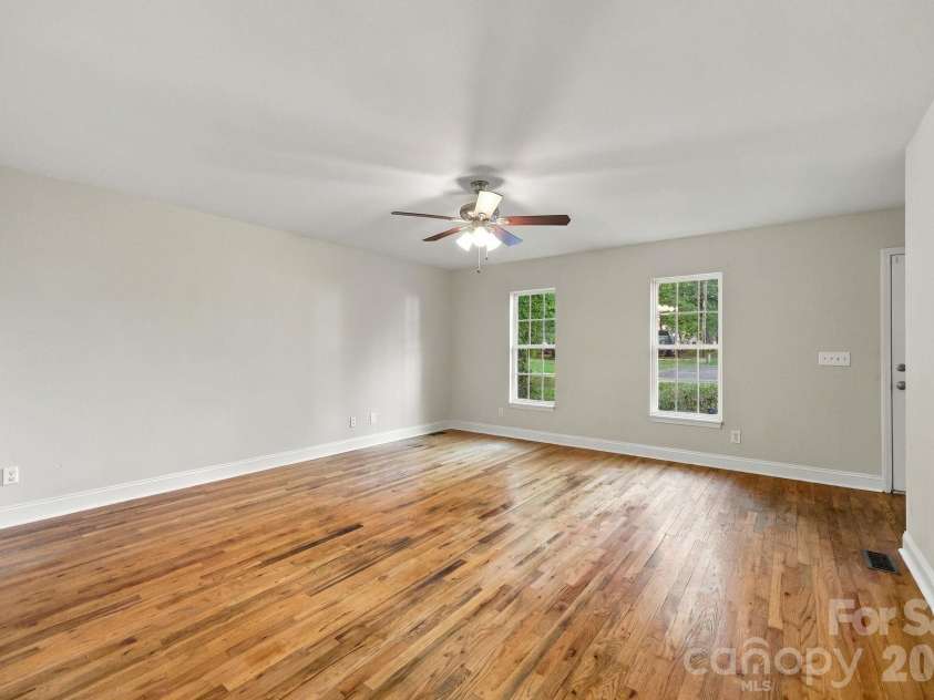 205 Colonial Avenue, Concord, NC 28025.  MLS# CAR4430236, YatesRealty ID 54217. 