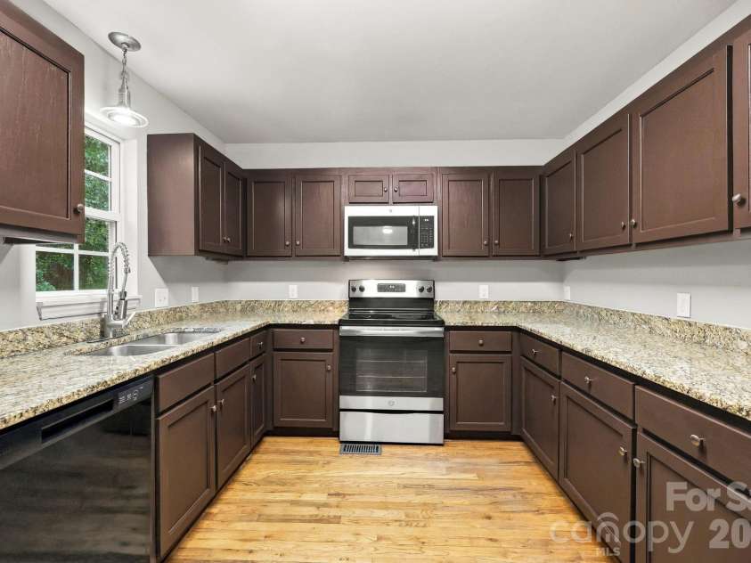 205 Colonial Avenue, Concord, NC 28025.  MLS# CAR4430236, YatesRealty ID 54217. 