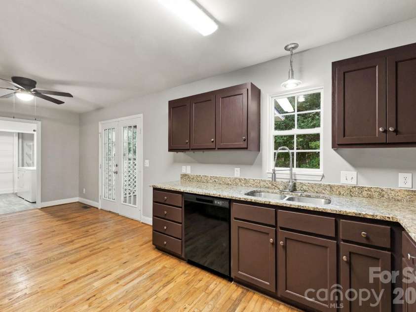 205 Colonial Avenue, Concord, NC 28025.  MLS# CAR4430236, YatesRealty ID 54217. 