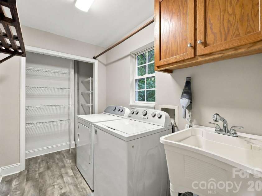 205 Colonial Avenue, Concord, NC 28025.  MLS# CAR4430236, YatesRealty ID 54217. 