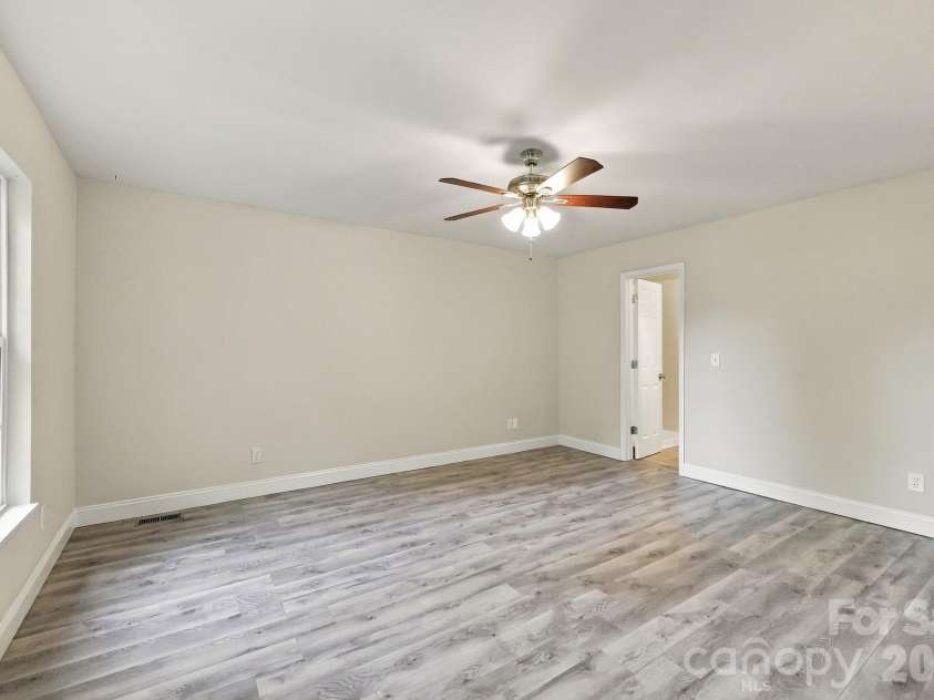 205 Colonial Avenue, Concord, NC 28025.  MLS# CAR4430236, YatesRealty ID 54217. 