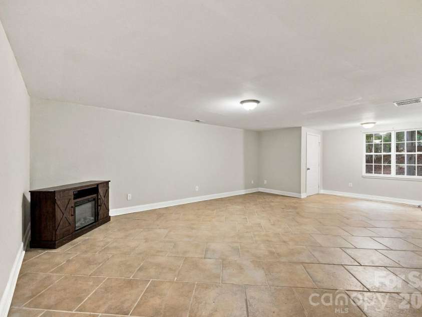 205 Colonial Avenue, Concord, NC 28025.  MLS# CAR4430236, YatesRealty ID 54217. 