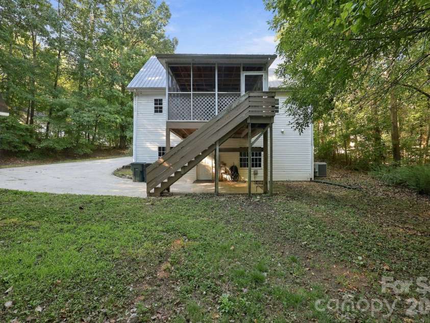 205 Colonial Avenue, Concord, NC 28025.  MLS# CAR4430236, YatesRealty ID 54217. 