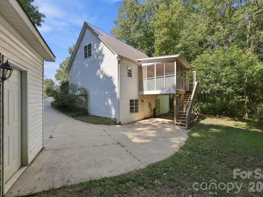205 Colonial Avenue, Concord, NC 28025.  MLS# CAR4430236, YatesRealty ID 54217. 