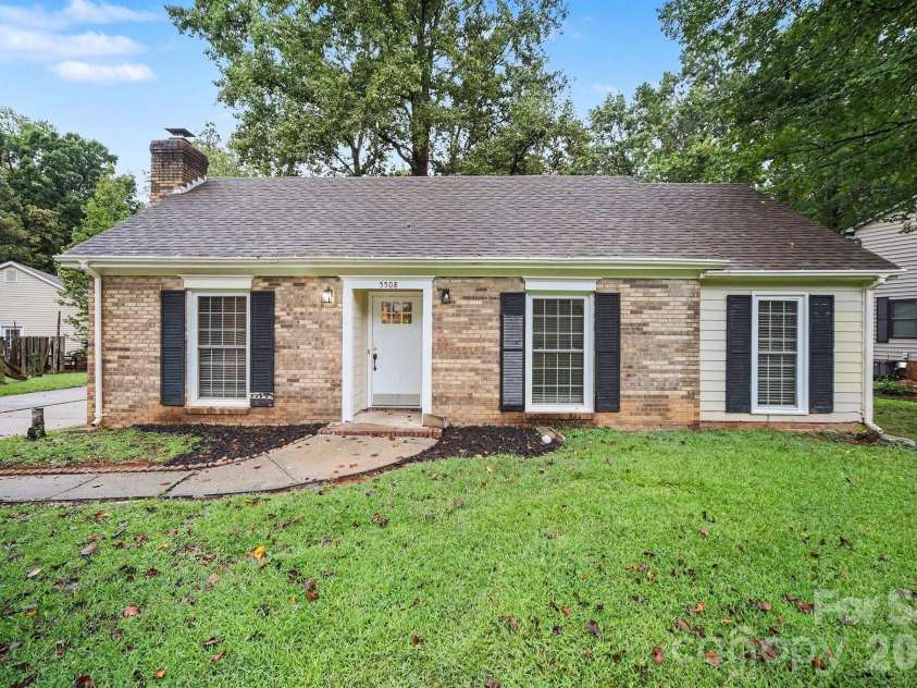 5508 Whistlewood Lane, Charlotte, NC 28208.  MLS# CAR4429497, YatesRealty ID 54218. 
