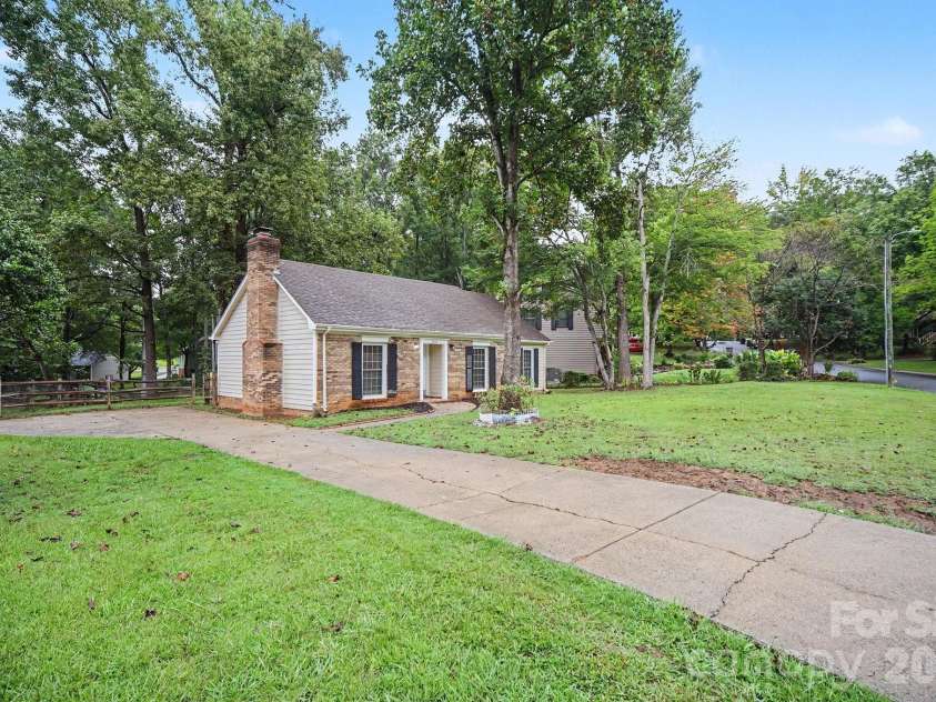 5508 Whistlewood Lane, Charlotte, NC 28208.  MLS# CAR4429497, YatesRealty ID 54218. 