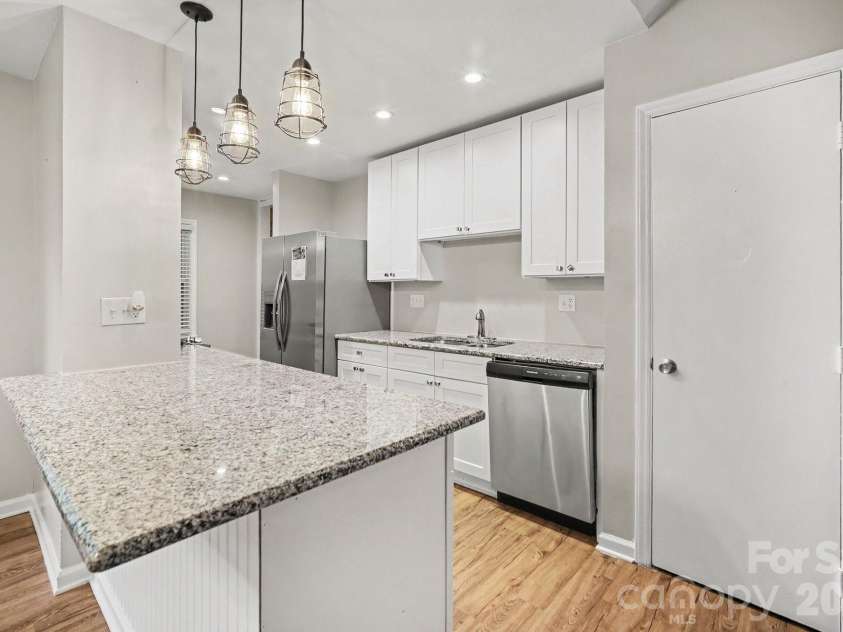 5508 Whistlewood Lane, Charlotte, NC 28208.  MLS# CAR4429497, YatesRealty ID 54218. 