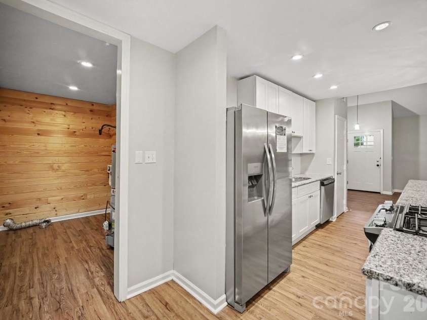 5508 Whistlewood Lane, Charlotte, NC 28208.  MLS# CAR4429497, YatesRealty ID 54218. 
