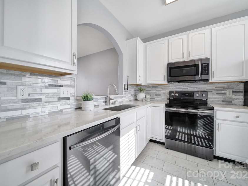 2399 Woodridge Drive, Fort Mill, SC 29715.  MLS# CAR4231680, YatesRealty ID 5422. 