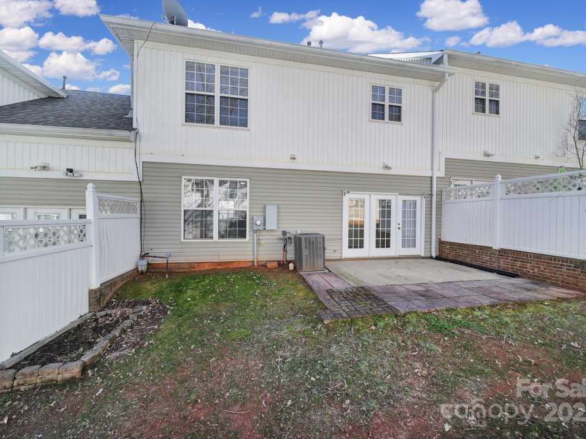 2399 Woodridge Drive, Fort Mill, SC 29715.  MLS# CAR4231680, YatesRealty ID 5422. 