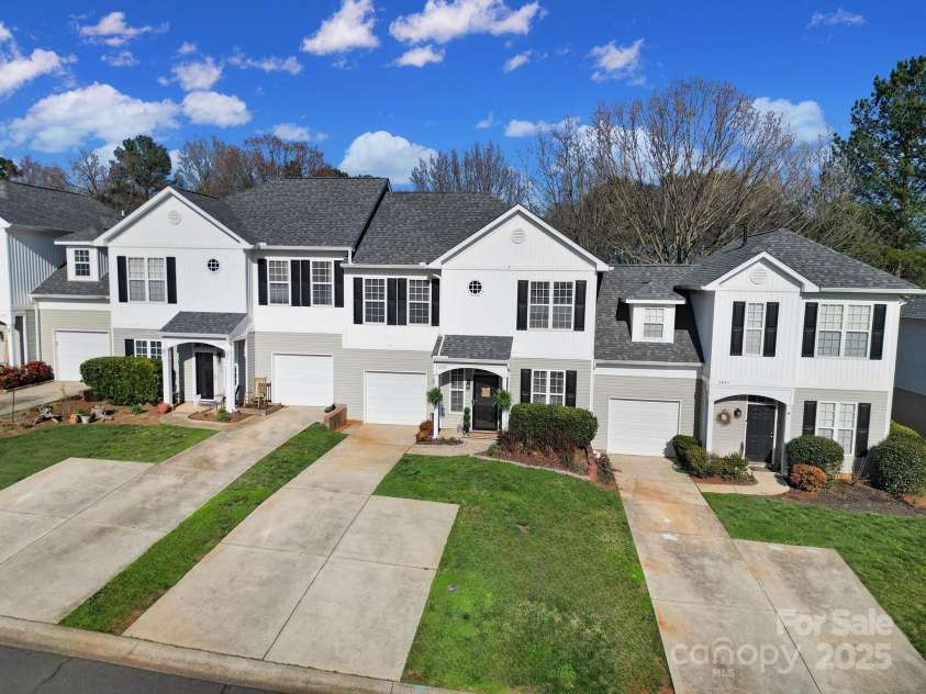 2399 Woodridge Drive, Fort Mill, SC 29715.  MLS# CAR4231680, YatesRealty ID 5422. 