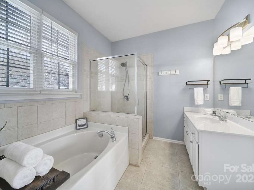 2399 Woodridge Drive, Fort Mill, SC 29715.  MLS# CAR4231680, YatesRealty ID 5422. Primary bath