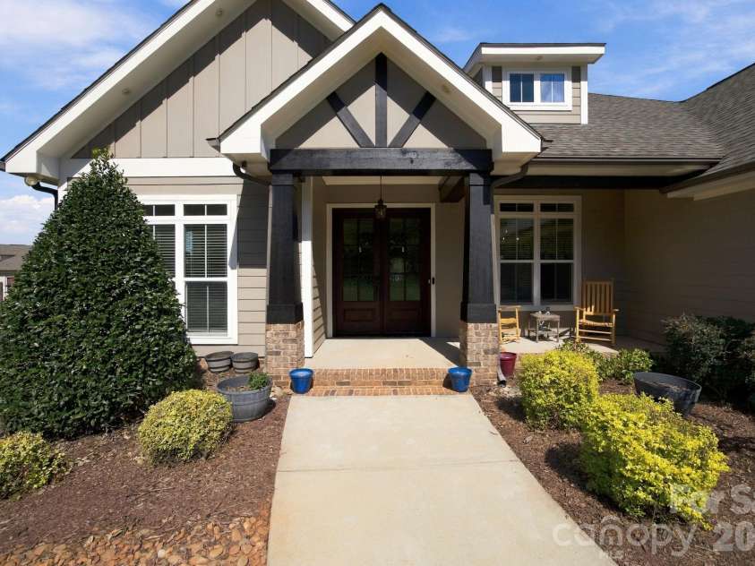 2870 Bradshaw Road, Mooresville, NC 28115.  MLS# CAR4430384, YatesRealty ID 54226. 