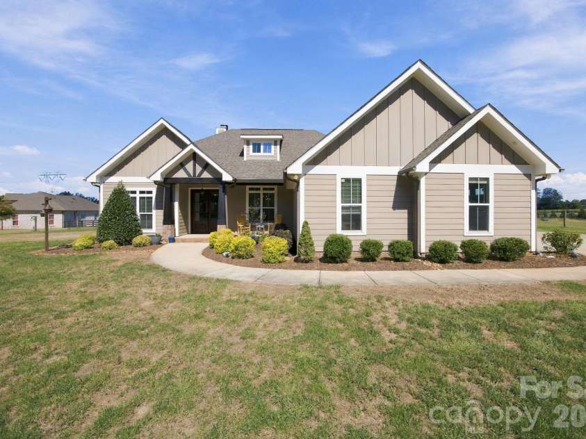 2870 Bradshaw Road, Mooresville, NC 28115.  MLS# CAR4430384, YatesRealty ID 54226. 