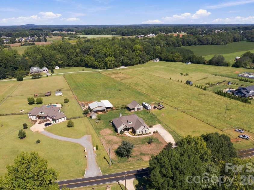 2870 Bradshaw Road, Mooresville, NC 28115.  MLS# CAR4430384, YatesRealty ID 54226. 