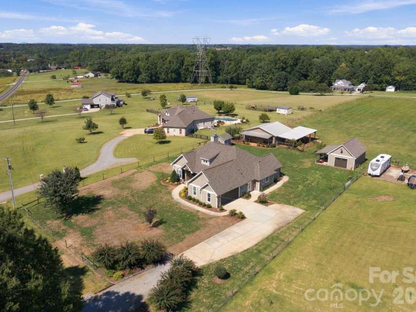 2870 Bradshaw Road, Mooresville, NC 28115.  MLS# CAR4430384, YatesRealty ID 54226. 