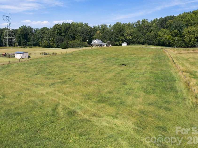 2870 Bradshaw Road, Mooresville, NC 28115.  MLS# CAR4430384, YatesRealty ID 54226. 