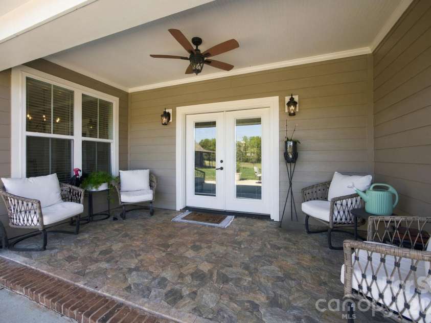 2870 Bradshaw Road, Mooresville, NC 28115.  MLS# CAR4430384, YatesRealty ID 54226. 