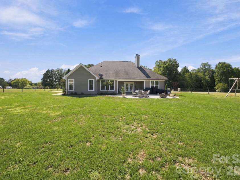 2870 Bradshaw Road, Mooresville, NC 28115.  MLS# CAR4430384, YatesRealty ID 54226. 
