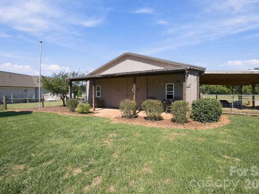 2870 Bradshaw Road, Mooresville, NC 28115.  MLS# CAR4430384, YatesRealty ID 54226. 