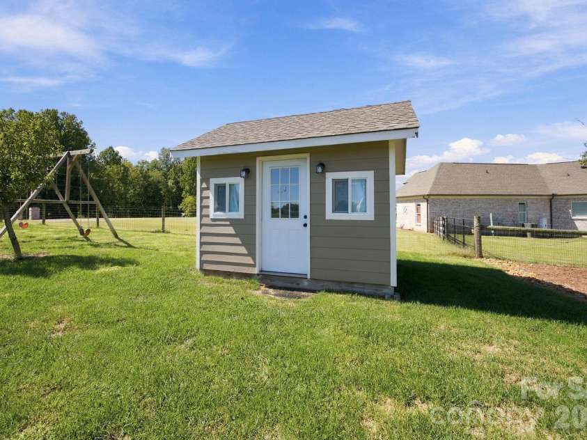 2870 Bradshaw Road, Mooresville, NC 28115.  MLS# CAR4430384, YatesRealty ID 54226. 