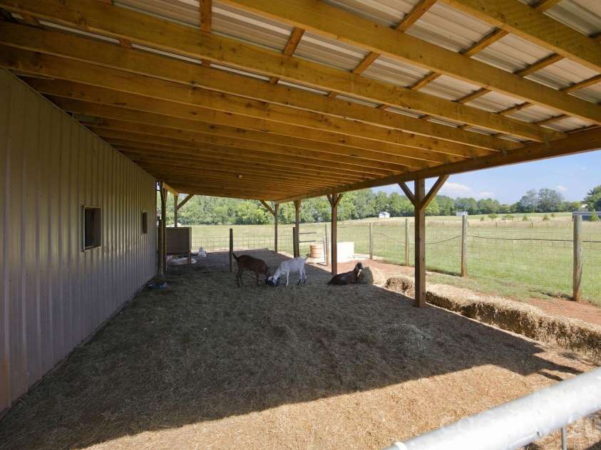 2870 Bradshaw Road, Mooresville, NC 28115.  MLS# CAR4430384, YatesRealty ID 54226. 