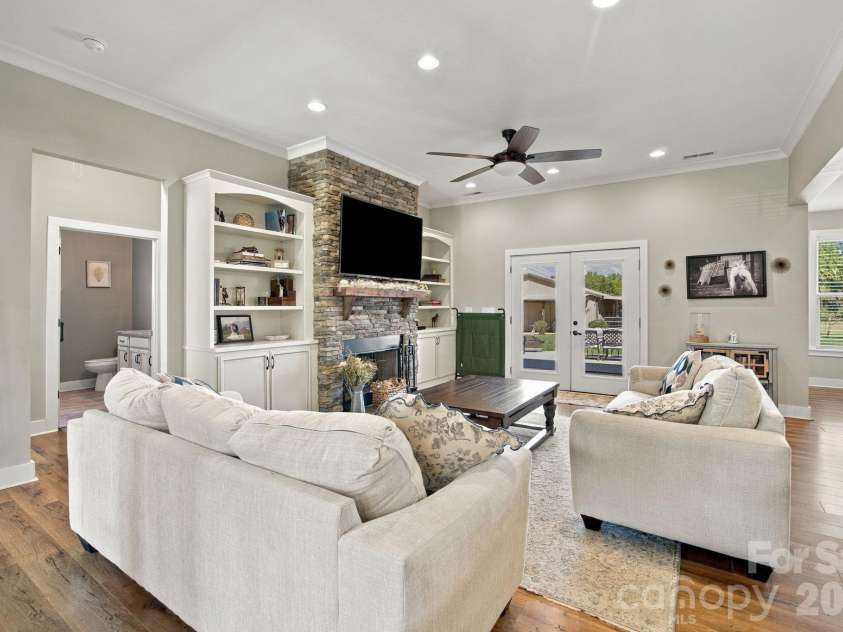 2870 Bradshaw Road, Mooresville, NC 28115.  MLS# CAR4430384, YatesRealty ID 54226. 