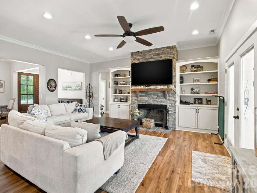 2870 Bradshaw Road, Mooresville, NC 28115.  MLS# CAR4430384, YatesRealty ID 54226. 