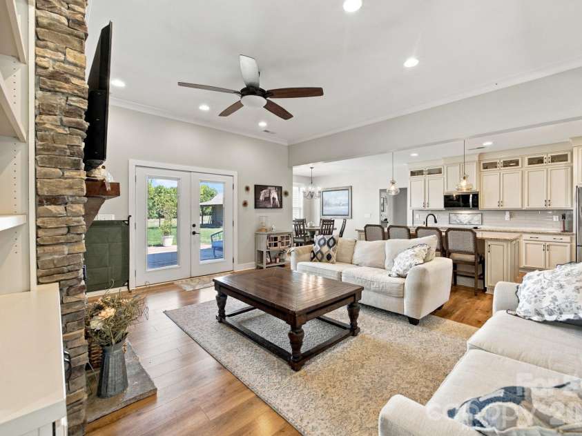 2870 Bradshaw Road, Mooresville, NC 28115.  MLS# CAR4430384, YatesRealty ID 54226. 