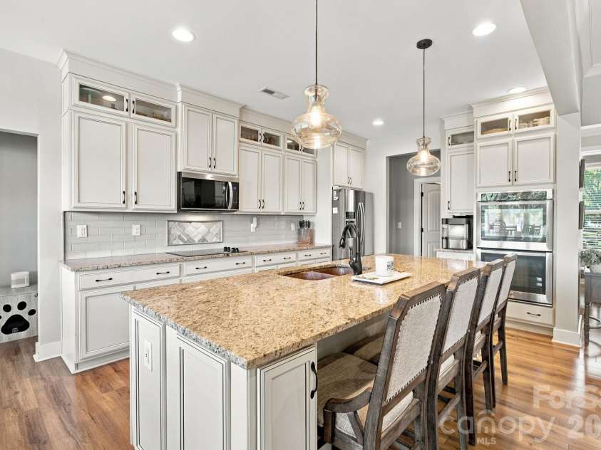 2870 Bradshaw Road, Mooresville, NC 28115.  MLS# CAR4430384, YatesRealty ID 54226. 