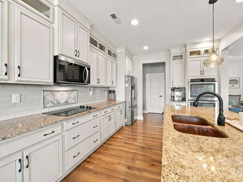 2870 Bradshaw Road, Mooresville, NC 28115.  MLS# CAR4430384, YatesRealty ID 54226. 
