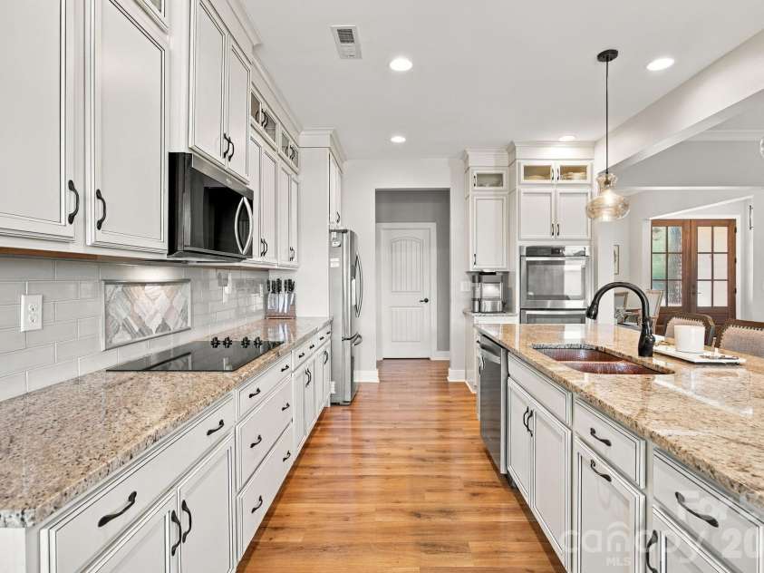 2870 Bradshaw Road, Mooresville, NC 28115.  MLS# CAR4430384, YatesRealty ID 54226. 