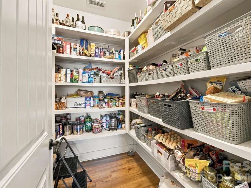 2870 Bradshaw Road, Mooresville, NC 28115.  MLS# CAR4430384, YatesRealty ID 54226. 