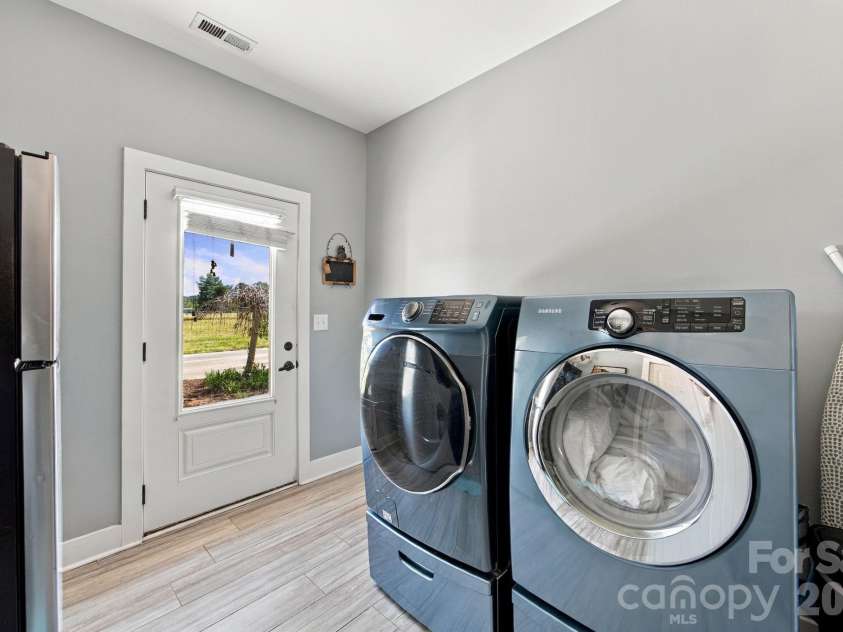 2870 Bradshaw Road, Mooresville, NC 28115.  MLS# CAR4430384, YatesRealty ID 54226. 