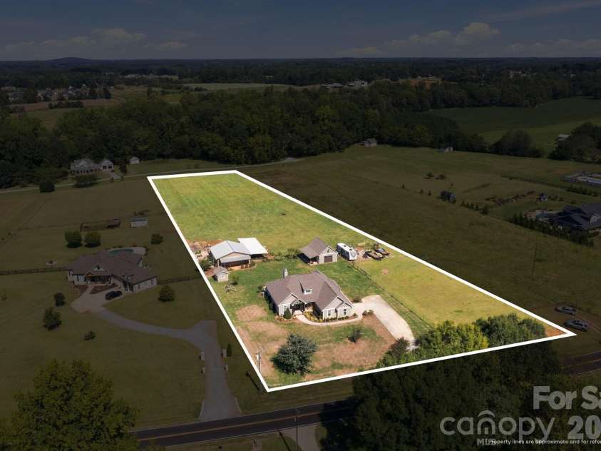 2870 Bradshaw Road, Mooresville, NC 28115.  MLS# CAR4430384, YatesRealty ID 54226. 