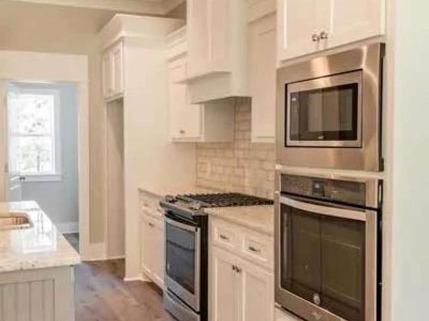 194 Sams Way, Statesville, NC 28625.  MLS# CAR4428928, YatesRealty ID 54228. Craftsman House Plan #50-249 - Kitchen