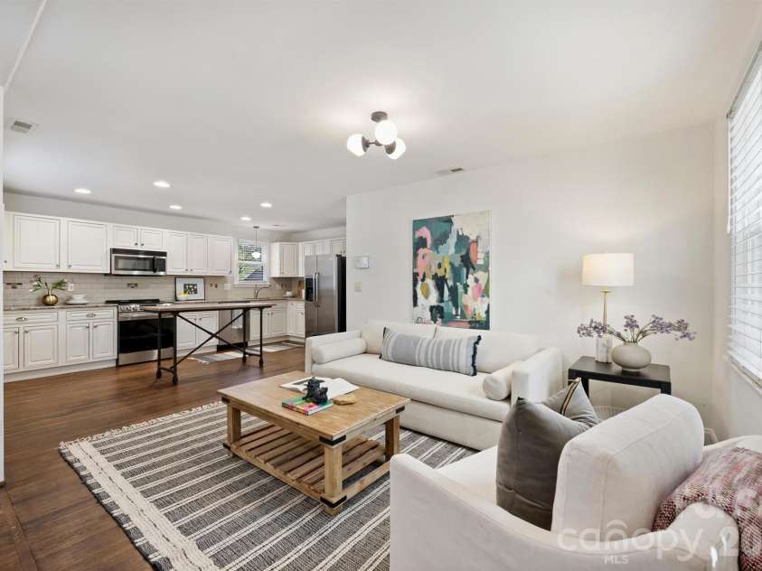 1515 Winston Drive, Charlotte, NC 28205.  MLS# CAR4358762, YatesRealty ID 5423. 