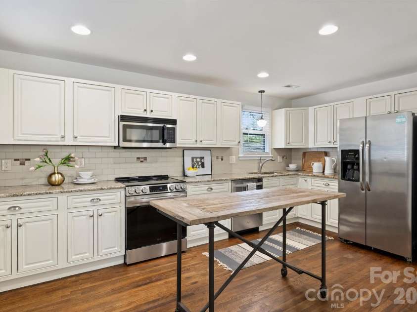 1515 Winston Drive, Charlotte, NC 28205.  MLS# CAR4358762, YatesRealty ID 5423. 