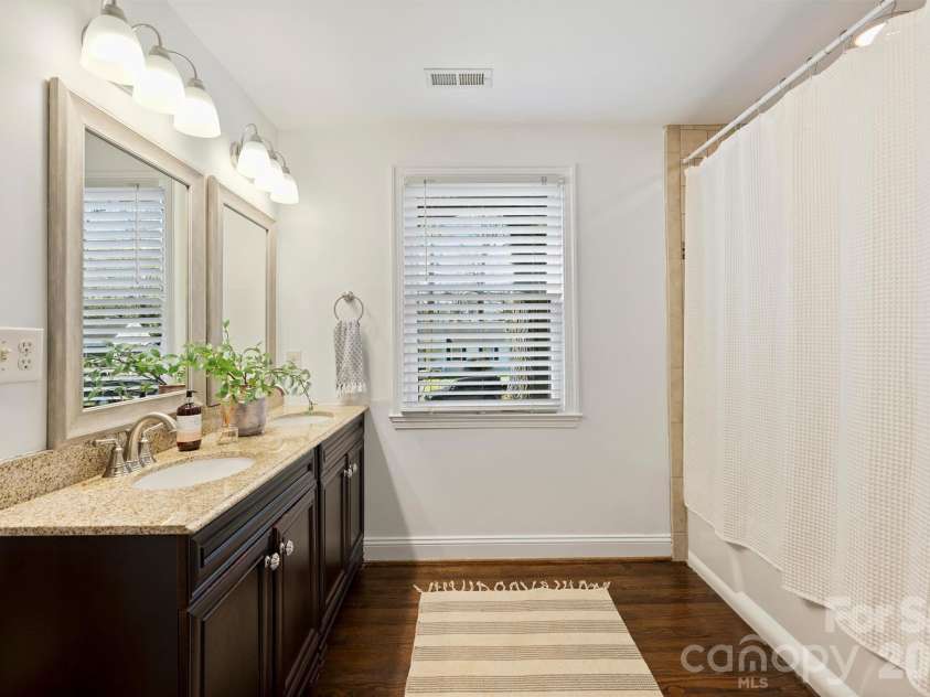 1515 Winston Drive, Charlotte, NC 28205.  MLS# CAR4358762, YatesRealty ID 5423. 