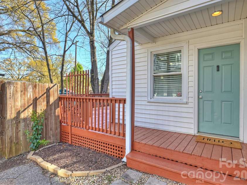 1515 Winston Drive, Charlotte, NC 28205.  MLS# CAR4358762, YatesRealty ID 5423. 