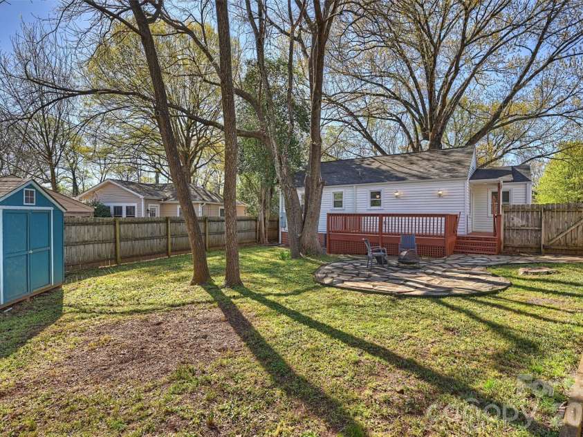 1515 Winston Drive, Charlotte, NC 28205.  MLS# CAR4358762, YatesRealty ID 5423. 