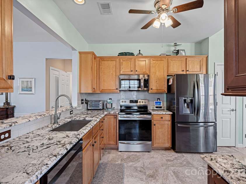 3100 Azalea Drive, Fort Mill, SC 29707.  MLS# CAR4234468, YatesRealty ID 5423. Amazing Cooks Kitchen! New Granite countertops! New Tile Flooring New Stainless Appliances!