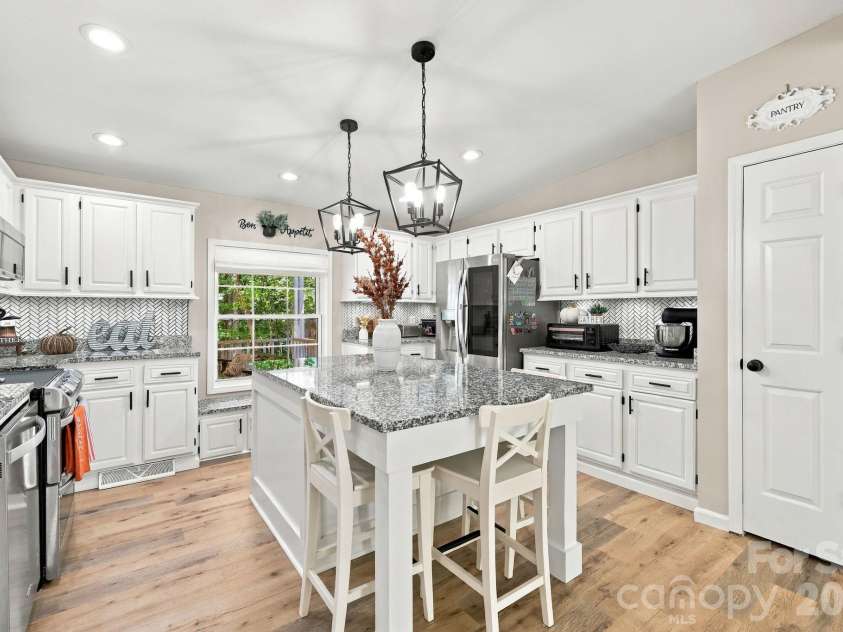 499 Sandy Creek Lane, Lexington, NC 27295.  MLS# CAR4430585, YatesRealty ID 54230. 