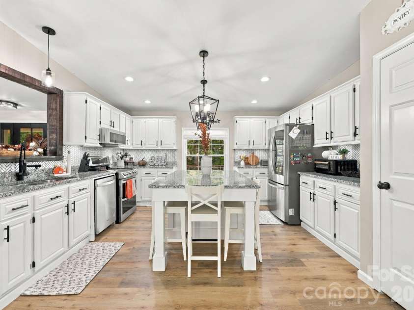 499 Sandy Creek Lane, Lexington, NC 27295.  MLS# CAR4430585, YatesRealty ID 54230. 