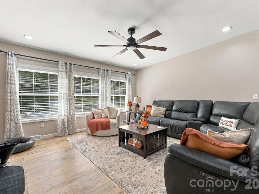 499 Sandy Creek Lane, Lexington, NC 27295.  MLS# CAR4430585, YatesRealty ID 54230. 